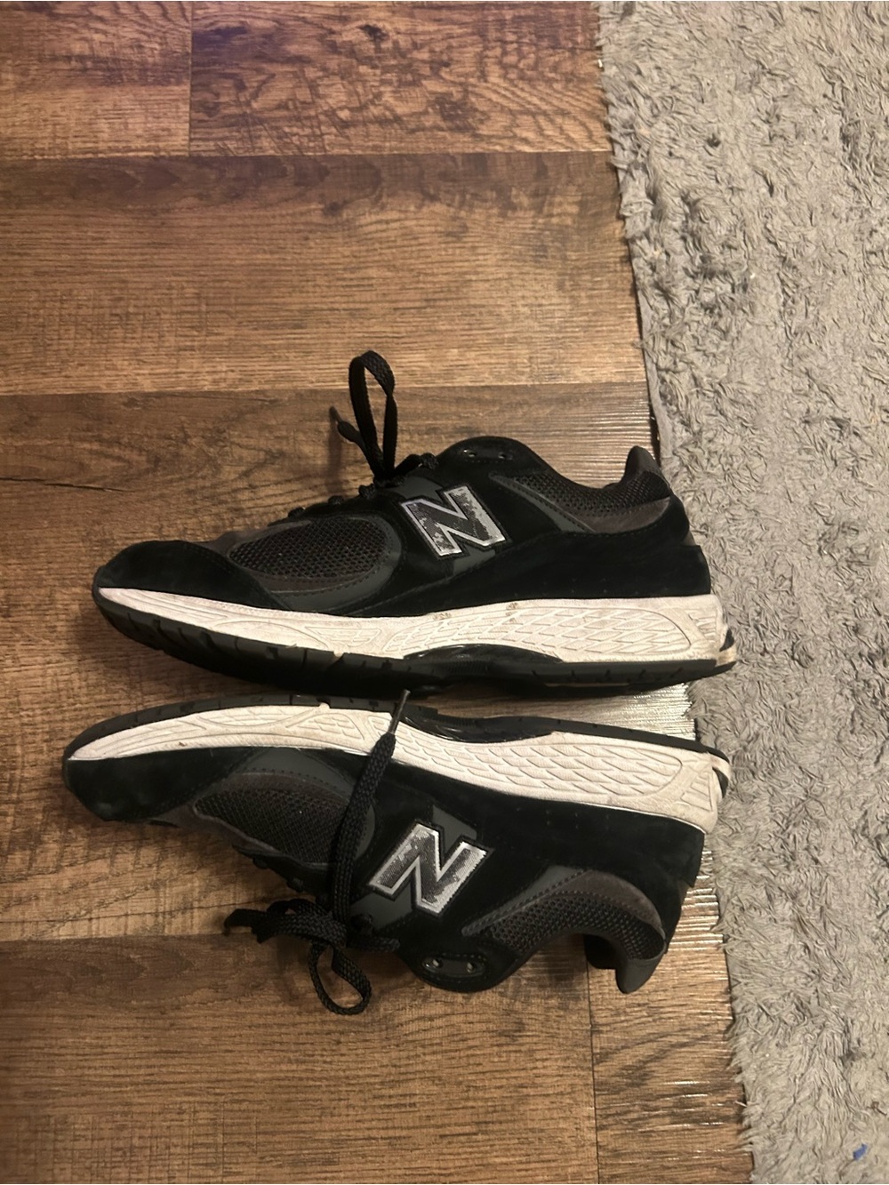 New Balance Men’s Black and White Athletic Sneakers